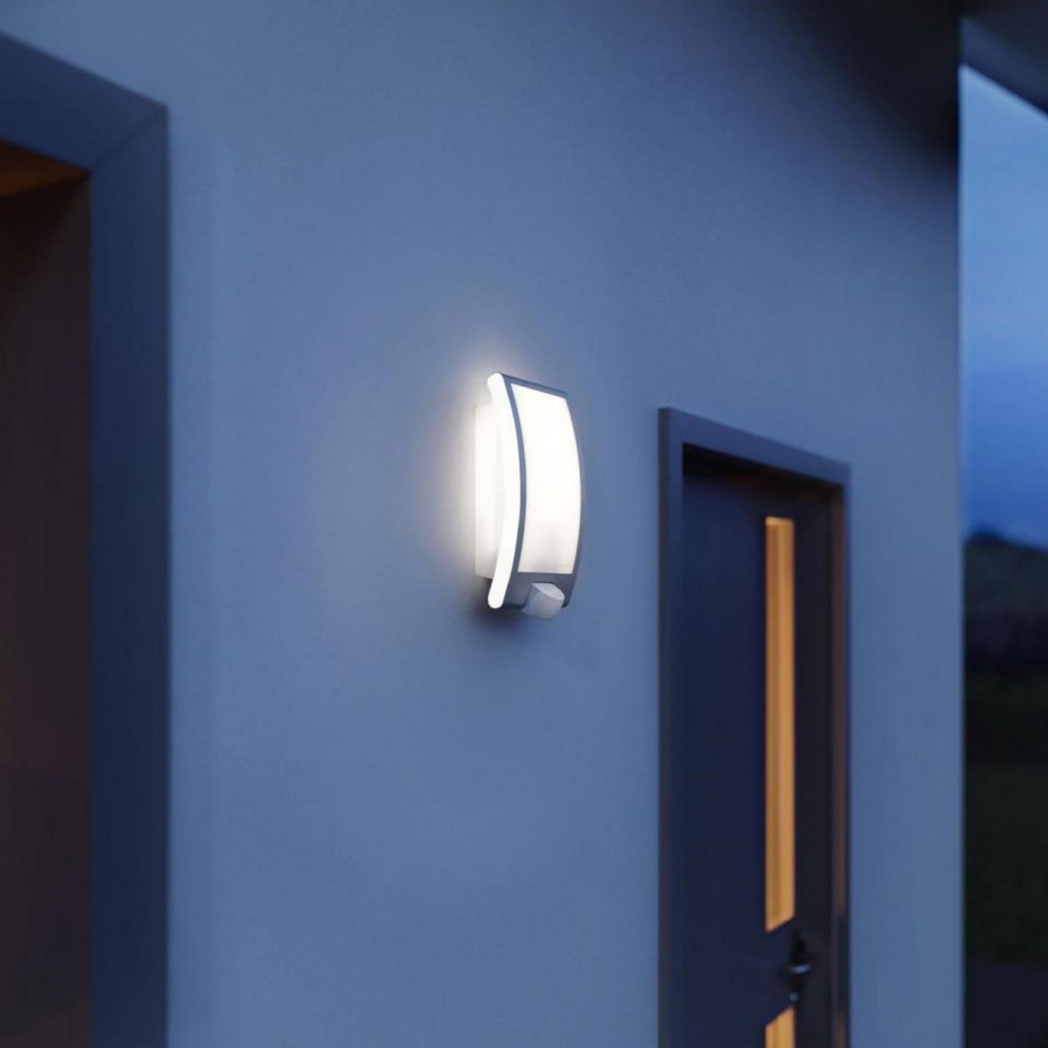 Sensor-Switched Outdoor IP44 PIR Lights | The Lighting Superstore